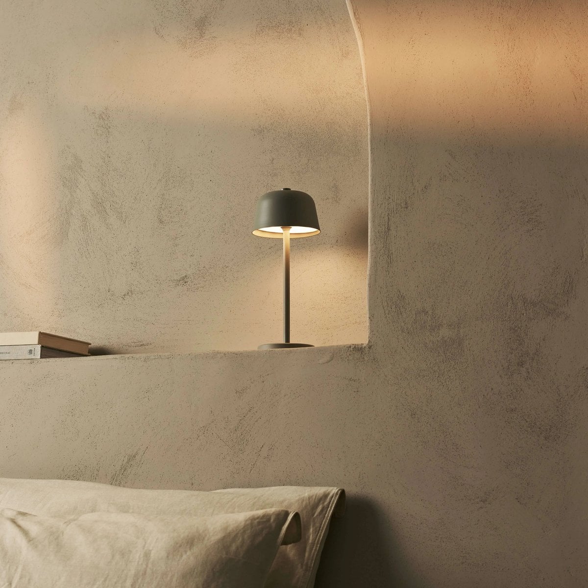 Wiederaufladbare Tischlampe 'Anton Shadow Grey' - Stilvolle und schnurlose Beleuchtung