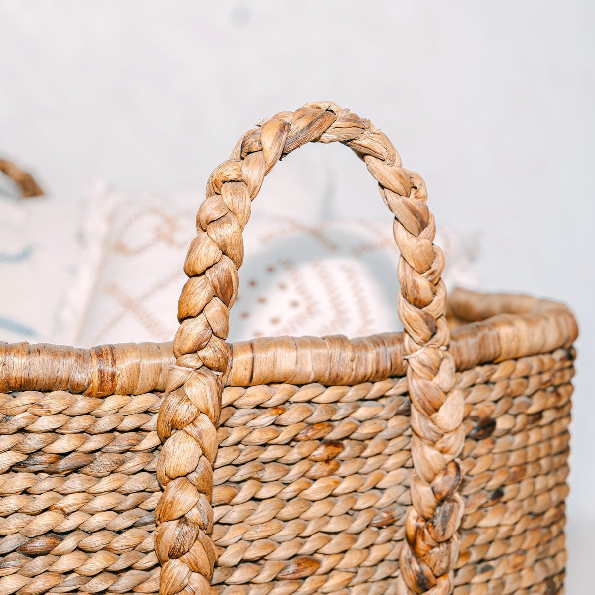 Extra-large laundry basket 'Mentari', storage basket made of natural water hyacinth (2 sizes)