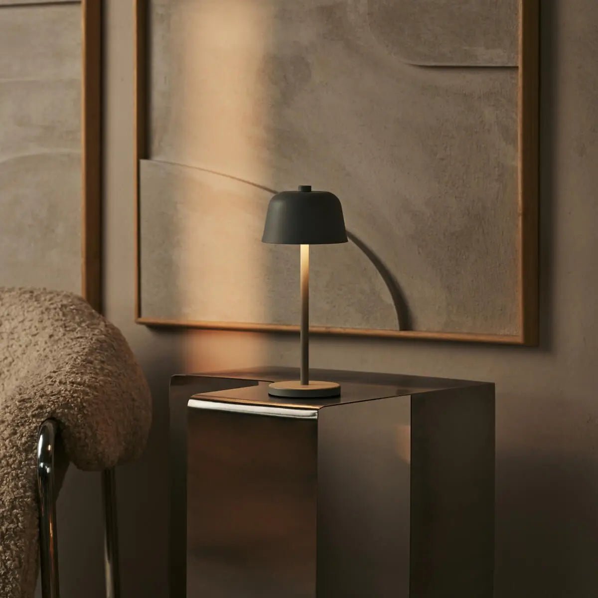 Wiederaufladbare Tischlampe 'Anton Shadow Grey' - Stilvolle und schnurlose Beleuchtung