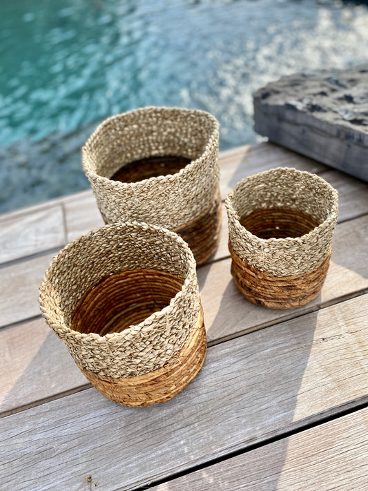 Kleiner Seegraskorb 'Bhinneka' (zweifarbig) - Pflanzenkorb, Gewebter Boho-Korb