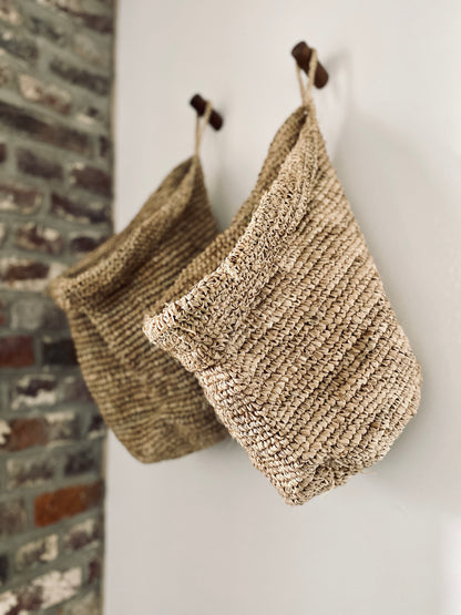 Wall basket UTARA - Hanging storage basket made of raffia