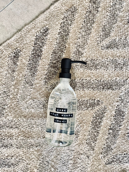 Hand soap 'wash your hands -mum-' 500ml in a glass dispenser