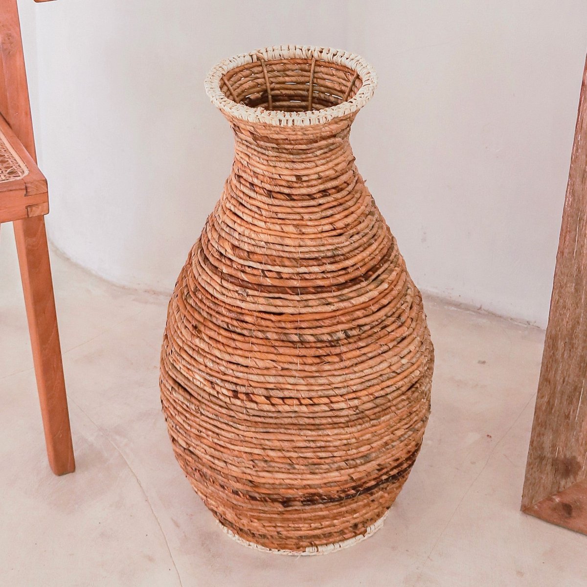 Braided Boho vase TUMBAK made of banana fiber and raffia