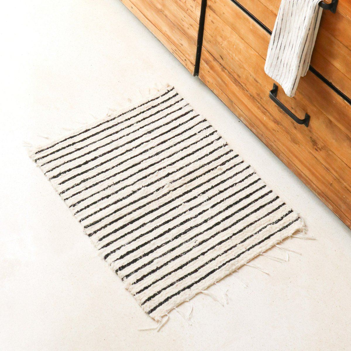 Small striped cotton rug with tassels 60x50 cm - Handwoven bathroom mat UNTUK