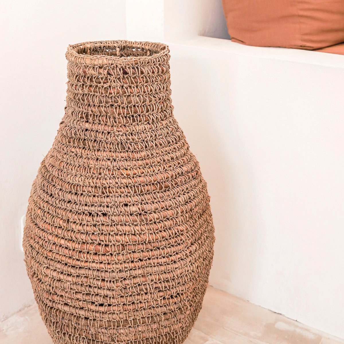 Woven boho vase SAKRA made of banana fibers and raffia
