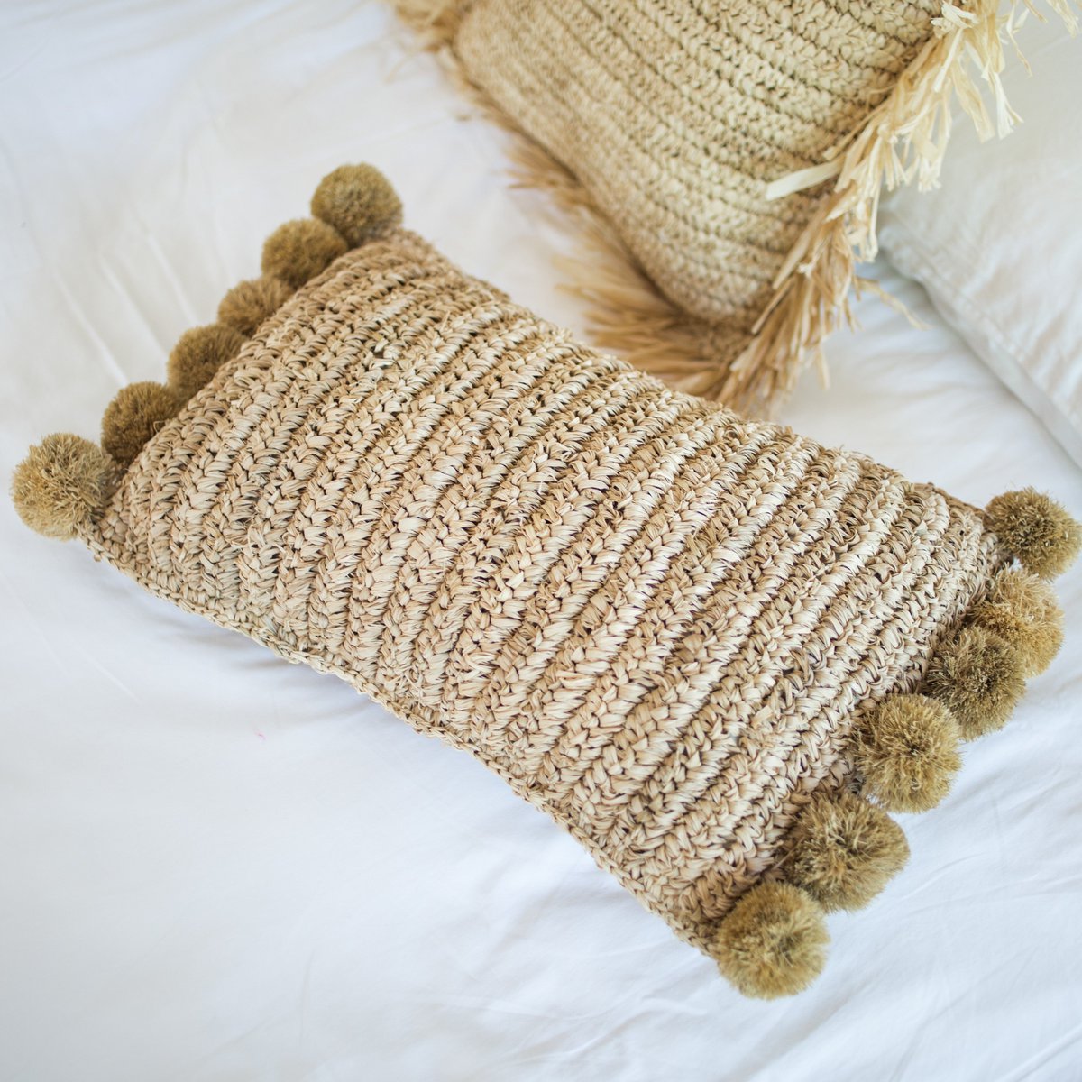 Decorative cushion SANUR made of raffia with filling